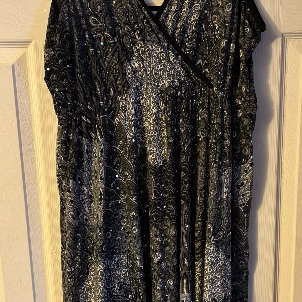 Elegant Black and Gray Midi Dress